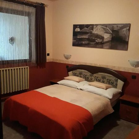 Fonix Panzio Hotel Pápa Екстериор снимка