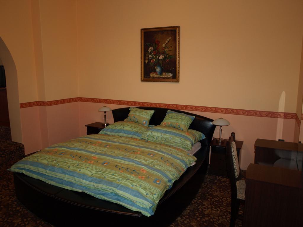 Fonix Panzio Hotel Pápa Стая снимка
