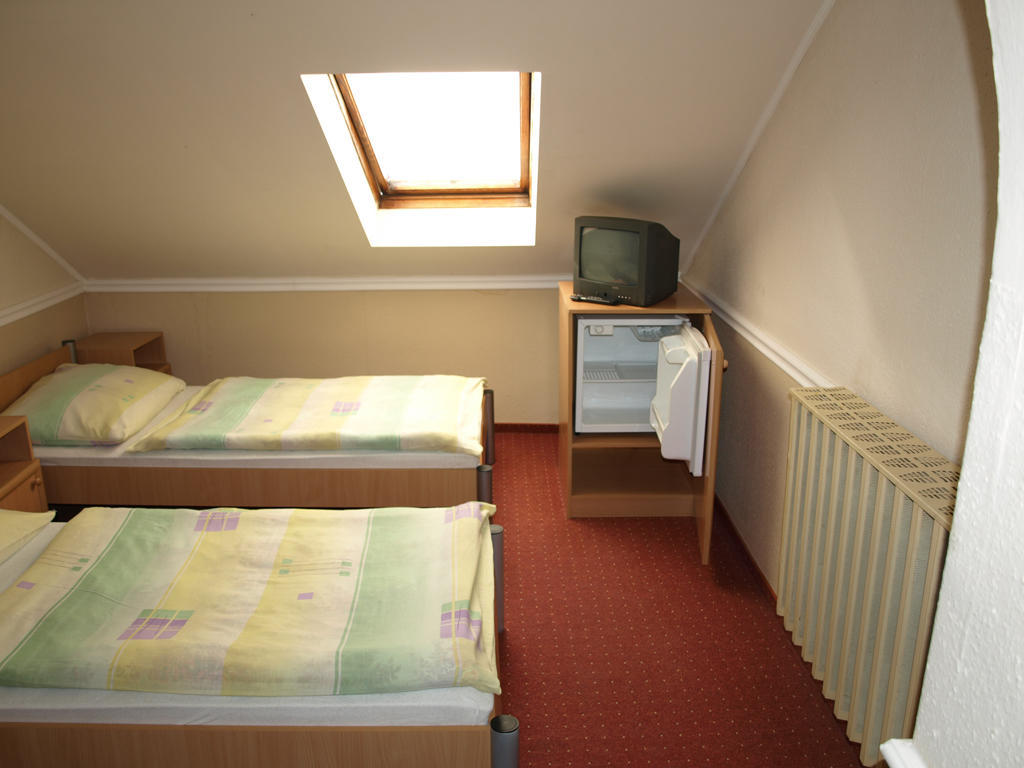 Fonix Panzio Hotel Pápa Стая снимка