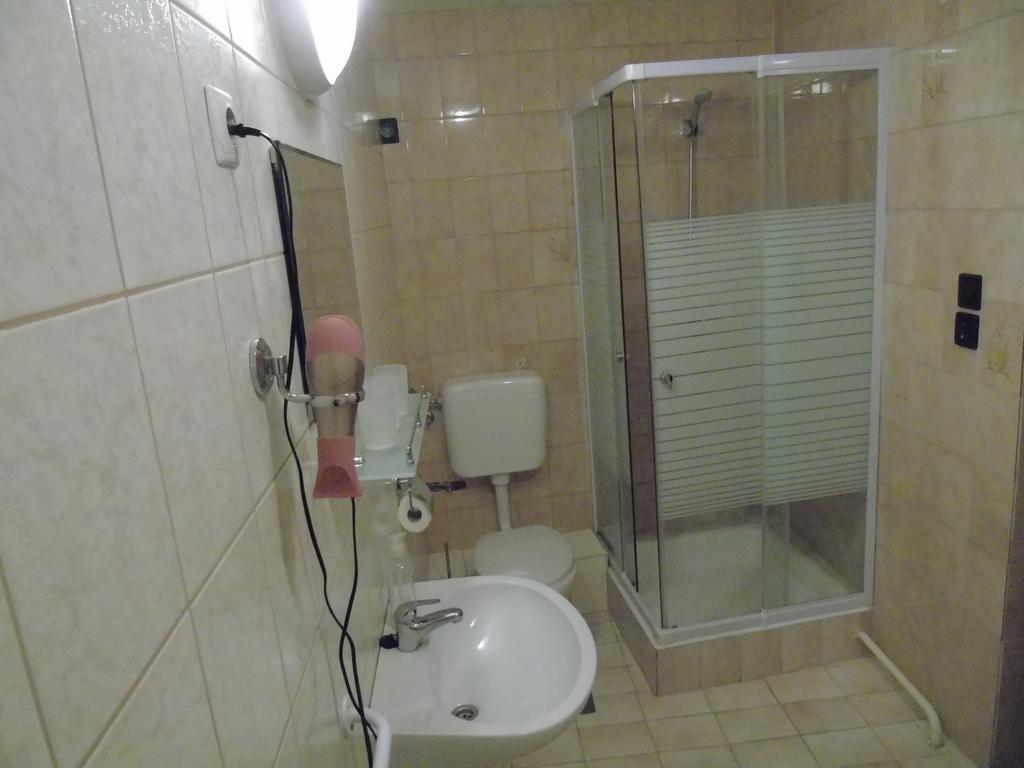 Fonix Panzio Hotel Pápa Екстериор снимка