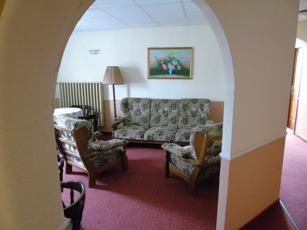 Fonix Panzio Hotel Pápa Екстериор снимка