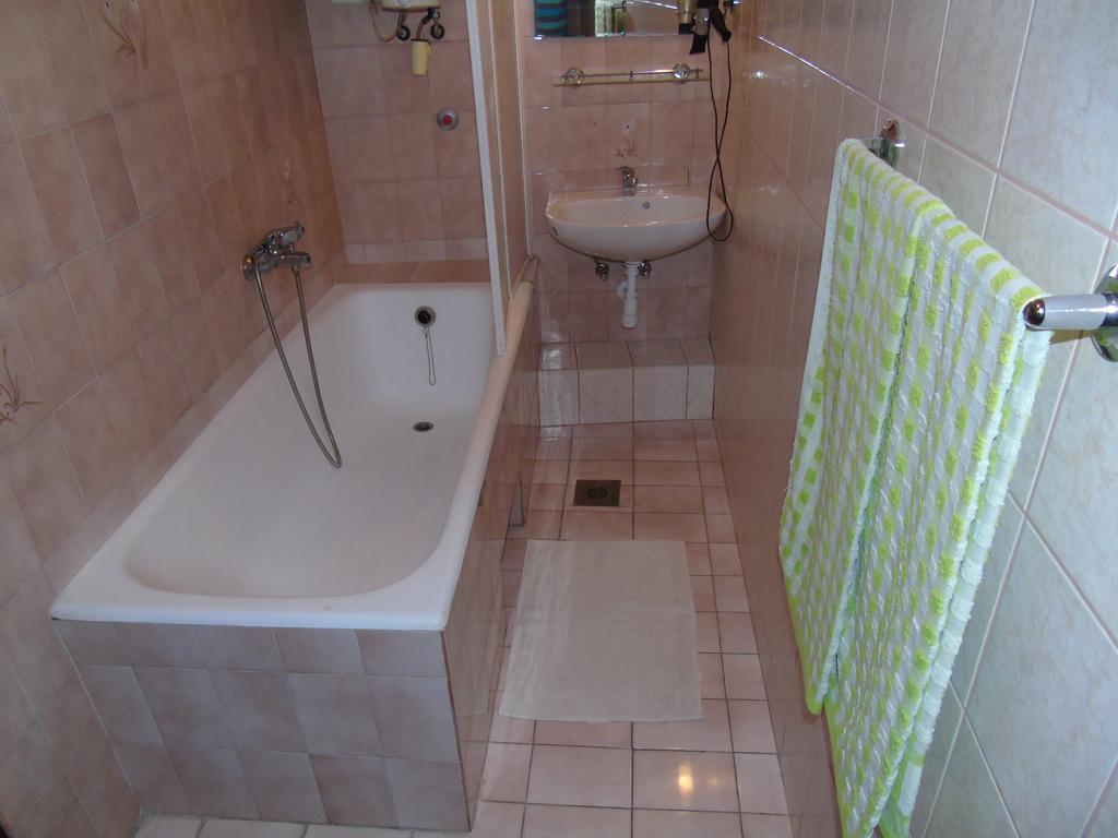 Fonix Panzio Hotel Pápa Екстериор снимка
