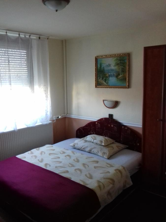 Fonix Panzio Hotel Pápa Екстериор снимка
