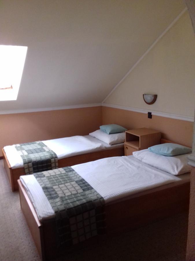 Fonix Panzio Hotel Pápa Екстериор снимка