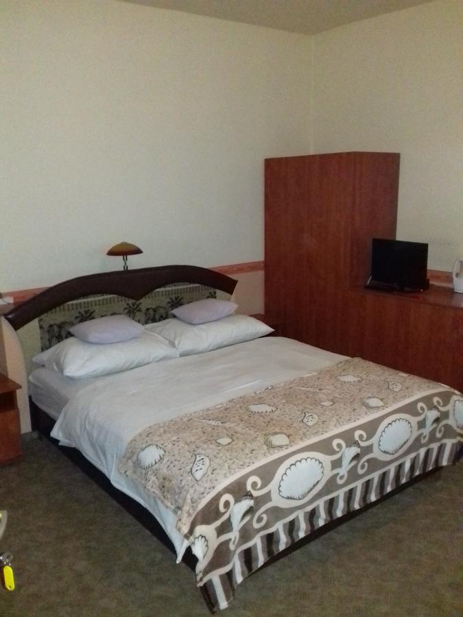 Fonix Panzio Hotel Pápa Екстериор снимка