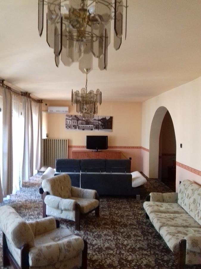 Fonix Panzio Hotel Pápa Екстериор снимка