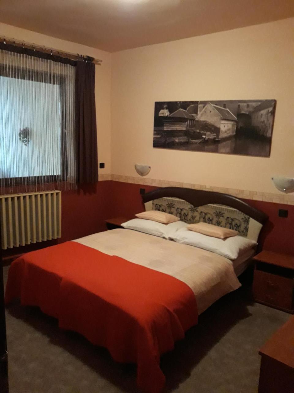 Fonix Panzio Hotel Pápa Екстериор снимка